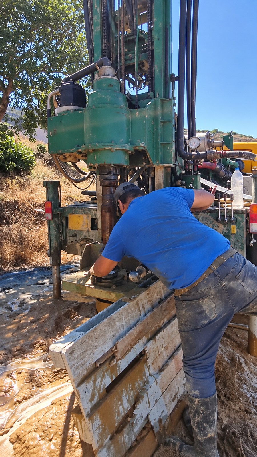 Drilldeck drilling rig on site